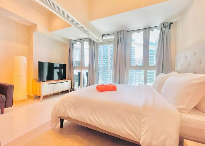 Modernistic Cozy 1 Bedroom With Veranda!